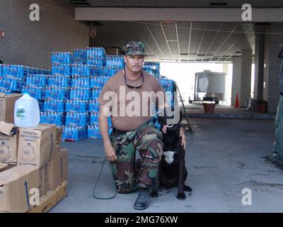 ESU-Einsatzkommando New Orleans - Verschiedenes - 26-HK-309-15. Hurrikan Katrina Stockfoto