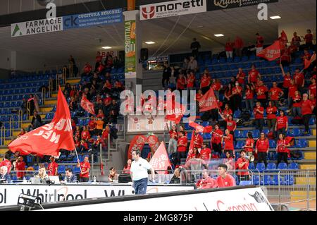 Civitanova Marche, Italien. 25. Januar 2023. Unterstützer des Cucine Lube Civitanova während des Cucine Lube Civitanova vs Knack Roeselare, CEV Champions League-Volleyballspiels in Civitanova Marche, Italien, Januar 25 2023 Kredit: Independent Photo Agency/Alamy Live News Stockfoto