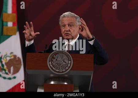 Mexiko-Stadt, Mexiko. 25. Januar 2023. Mexikos Präsident, Andres Manuel Lopez Obrador, spricht während seiner Briefing-Konferenz im Nationalpalast. Am 25. Januar 2023 in Mexico City, Mexiko. (Kreditbild: © Ismael Rosas/Eyepix via ZUMA Press Wire) NUR REDAKTIONELLE VERWENDUNG! Nicht für den kommerziellen GEBRAUCH! Kredit: ZUMA Press, Inc./Alamy Live News Stockfoto