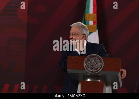 Mexiko-Stadt, Mexiko. 25. Januar 2023. Mexikos Präsident, Andres Manuel Lopez Obrador, spricht während seiner Briefing-Konferenz im Nationalpalast. Am 25. Januar 2023 in Mexico City, Mexiko. (Kreditbild: © Ismael Rosas/Eyepix via ZUMA Press Wire) NUR REDAKTIONELLE VERWENDUNG! Nicht für den kommerziellen GEBRAUCH! Kredit: ZUMA Press, Inc./Alamy Live News Stockfoto