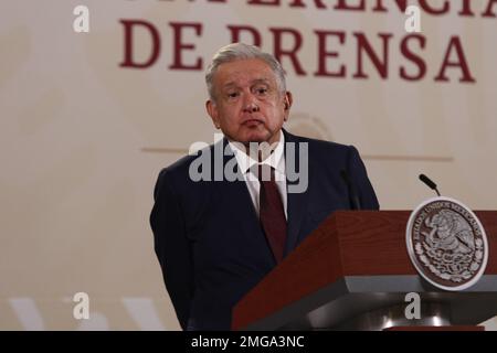 Mexiko-Stadt, Mexiko. 25. Januar 2023. Mexikos Präsident, Andres Manuel Lopez Obrador, spricht während seiner Briefing-Konferenz im Nationalpalast. Am 25. Januar 2023 in Mexico City, Mexiko. (Kreditbild: © Ismael Rosas/Eyepix via ZUMA Press Wire) NUR REDAKTIONELLE VERWENDUNG! Nicht für den kommerziellen GEBRAUCH! Kredit: ZUMA Press, Inc./Alamy Live News Stockfoto