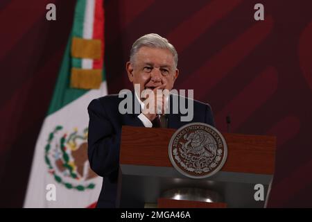 Mexiko-Stadt, Mexiko. 25. Januar 2023. Mexikos Präsident, Andres Manuel Lopez Obrador, spricht während seiner Briefing-Konferenz im Nationalpalast. Am 25. Januar 2023 in Mexico City, Mexiko. (Kreditbild: © Ismael Rosas/Eyepix via ZUMA Press Wire) NUR REDAKTIONELLE VERWENDUNG! Nicht für den kommerziellen GEBRAUCH! Kredit: ZUMA Press, Inc./Alamy Live News Stockfoto