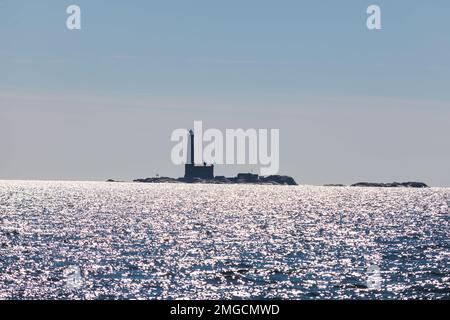 Leuchtturm Bengtskär, Blick auf die Insel Bengtskar in der Inselgruppe Archipel, Finnland, Kimitoön, Golf von Finnland an einem sonnigen Sommertag Stockfoto