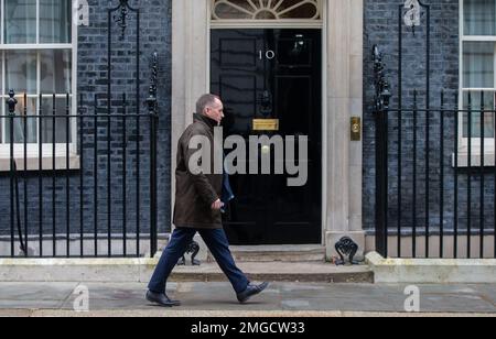 London, England, Großbritannien. 25. Januar 2023. Richard HUGHES, Bürochef für Budgetverantwortung, ist in der Downing Street zu sehen (Kreditbild: © Tayfun Salci/ZUMA Press Wire), NUR REDAKTIONELLE VERWENDUNG! Nicht für den kommerziellen GEBRAUCH! Stockfoto