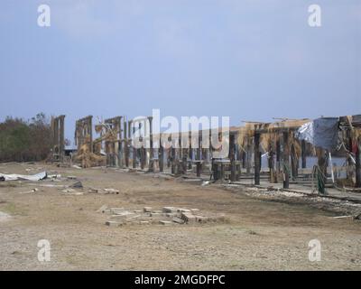 Nachwirkungen - Verschiedenes - 26-HK-46-3. Zerstörtes Trockendock oder zerstörte Brücke. Hurrikan Katrina Stockfoto