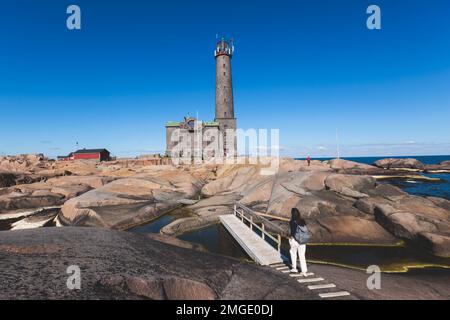 Leuchtturm Bengtskär, Blick auf die Insel Bengtskar in der Inselgruppe Archipel, Finnland, Kimitoön, Golf von Finnland an einem sonnigen Sommertag Stockfoto