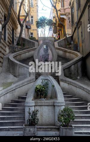 Istanbul, Türkei 22. Januar 2023. Blick auf die Camondo-Treppe im Viertel Galata. Die Treppe steigt den Hügel von den Galata Docks und Bank Aven hinauf Stockfoto