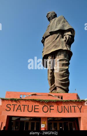 Die Statue der Einheit, die kolossale Statue von Vallabhbhai Patel, die höchste Statue der Welt, befindet sich in der Kevadia-Kolonie, Gujarat, Indien Stockfoto