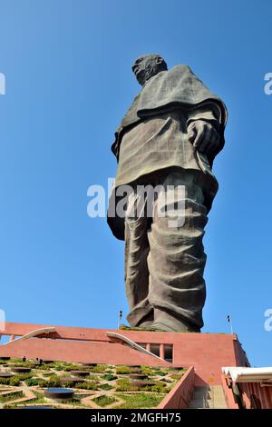 Die Statue der Einheit, die kolossale Statue von Vallabhbhai Patel, die höchste Statue der Welt, befindet sich in der Kevadia-Kolonie, Gujarat, Indien Stockfoto