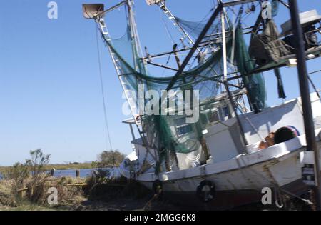 AIDS to Navigation Team - Dulac, Louisiana - 26-HK-343-45. Hurrikan Katrina Stockfoto