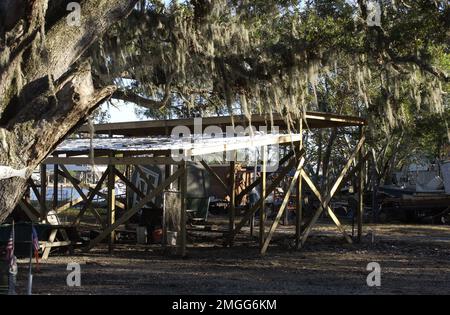 AIDS to Navigation Team - Dulac, Louisiana - 26-HK-343-2. Hurrikan Katrina Stockfoto