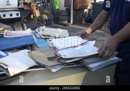 AIDS to Navigation Team - Dulac, Louisiana - 26-HK-343-23. Hurrikan Katrina Stockfoto