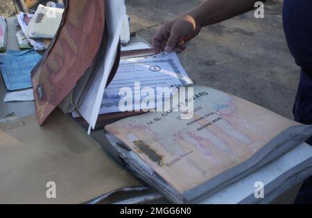 AIDS to Navigation Team - Dulac, Louisiana - 26-HK-343-25. Hurrikan Katrina Stockfoto