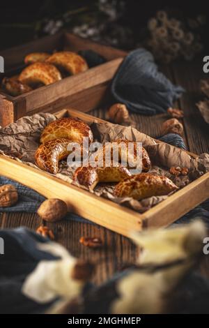 Stillleben von Bratislava Halbmond, traditionelles süßes Gebäck aus Bratislava, Slowakei Stockfoto