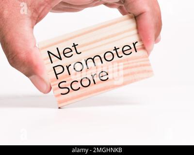 NPS net Promoter Score Konzept auf Holzblöcken geschrieben. V Stockfoto