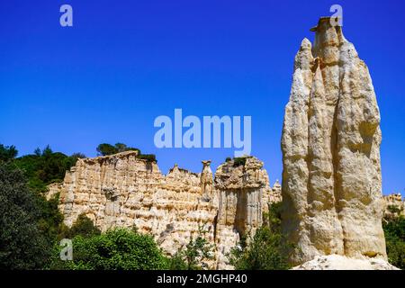 Feenschornsteine an geologischen Organen von Ille Sur Tet in Roussillon Frankreich Stockfoto