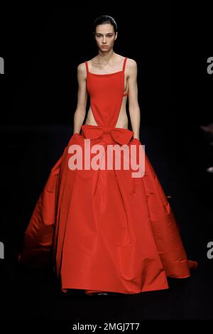 Paris, Frankreich. 25. Januar 2023. VALENTINO Haute Couture Frühling-Sommer 2023 Runway während der Haute Couture Week am 2023. Januar - Paris, Frankreich 25./01/2023 Gutschrift: dpa/Alamy Live News Stockfoto