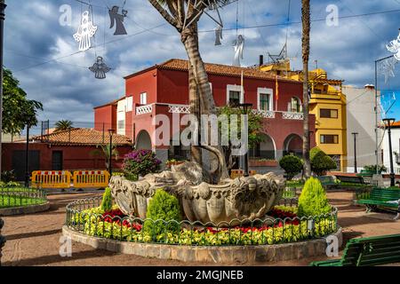 Brunnen auf dem Platz Plaza de la iglesia, Puerto de la Cruz, Teneriffa, Kanarische Inseln, Spanien | Brunnen auf Plaza de la iglesia, Puerto Stockfoto