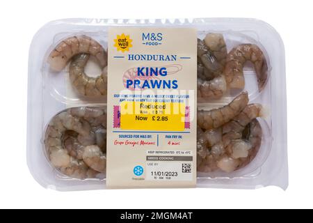 Honduranische Königsgarnelen (penaeus vannamei) von M&S Unsere Königsgarnelen haben einen leicht süßen Geschmack und eine feste Fleischstruktur, aber saftige Konsistenz, die in Großbritannien verkauft wird Stockfoto