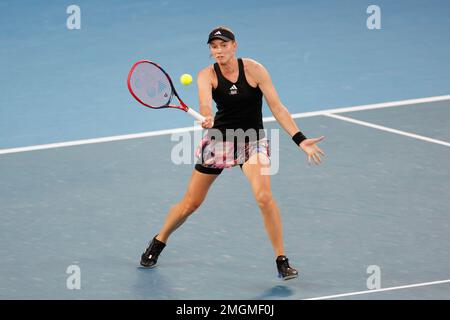 Melbourne, Australien. 26. Januar 2023. 22. Samen ELENA RYBAKINA aus Kasachstan in Aktion gegen 24. Samen VICTORIA AZARENKA aus Belarus in der Rod Laver Arena in einem Halbfinalspiel der Women's Singles am 11. Tag der Australian Open 2023 in Melbourne, Australien. Sydney Low/Cal Sport Media/Alamy Live News Stockfoto