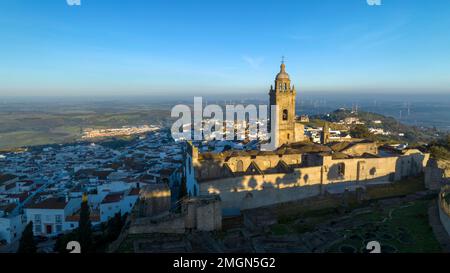 Blick auf den Sonnenaufgang in der Gemeinde Medina Sidonia in der Provinz Cadiz, Spanien Stockfoto