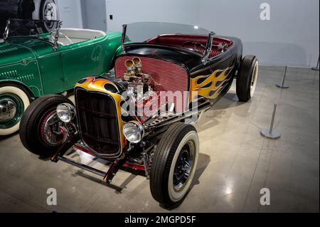 Hot Rod mit Feuerflammen 932 Ford Flathead Roadster Stockfoto