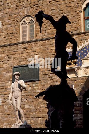 Italien, Florenz, Nachbildung vor der Piazza della Signoria von David, ein Meisterwerk der Renaissance-Skulptur, die zwischen 1501 und 1504 in Marmor erbaut wurde. Stockfoto