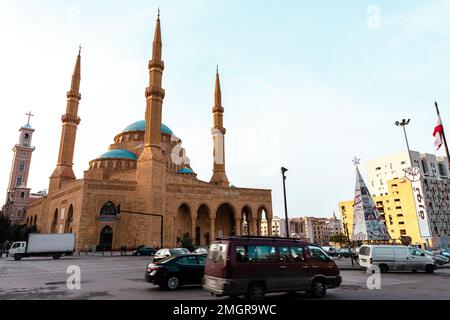 Mohammad Al-Amin-Moschee und ortodoxe griechische Kirche St. George im Hintergrund im Zentrum von Beirut, Libanon. Stockfoto