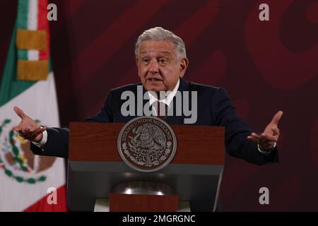 Mexiko-Stadt, Mexiko. 25. Januar 2023. 25. Januar 2023, Mexiko-Stadt, Mexiko: Mexikos Präsident Andres Manuel Lopez Obrador spricht während seiner Briefing-Konferenz im Nationalpalast. Am 25. Januar 2023 in Mexico City, Mexiko. (Foto: Ismael Rosas/Eyepix Group/Sipa USA) Guthaben: SIPA USA/Alamy Live News Stockfoto