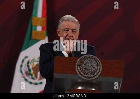 Mexiko-Stadt, Mexiko. 25. Januar 2023. 25. Januar 2023, Mexiko-Stadt, Mexiko: Mexikos Präsident Andres Manuel Lopez Obrador spricht während seiner Briefing-Konferenz im Nationalpalast. Am 25. Januar 2023 in Mexico City, Mexiko. (Foto: Ismael Rosas/Eyepix Group/Sipa USA) Guthaben: SIPA USA/Alamy Live News Stockfoto