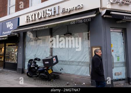 Schließung von Einzelhandelsgeschäften auf der Edgware Road am 9. Januar 2023 in London, Großbritannien. Die Lage für kleine Unternehmen war in den letzten zwei Jahren schwierig, insbesondere jetzt mit der anhaltenden Krise der Lebenshaltungskosten und dem zunehmenden finanziellen Druck auf die Kosten von Waren, bei denen die Preise für viele lebenswichtige Güter im Vereinigten Königreich schneller als die Einkommen der privaten Haushalte stiegen. Das führt zu einem Rückgang der Realeinkommen. Dies ist zum Teil auf einen Anstieg der Inflation im Vereinigten Königreich sowie auf die wirtschaftlichen Auswirkungen von Auslandsangelegenheiten zurückzuführen. Die Edgware Road ist eine Hauptstraße und auch die A5 im Zentrum von West Londo Stockfoto