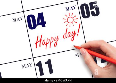 4. Mai-Tag. Schreiben Sie mit der Hand den Text HAPPY DAY und Drawing the Sun am Kalenderdatum Mai 4. Merken Sie sich das Datum vor. Feiertage. Motivation. Frühlingsmonat, Tag Stockfoto