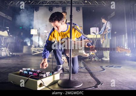 Mailand Italien. 25. Januar 2023 Die amerikanische Band WALLOWS tritt live auf der Bühne des Magazzini Generali während der „Tell me that IT's over Tour“ auf. Stockfoto