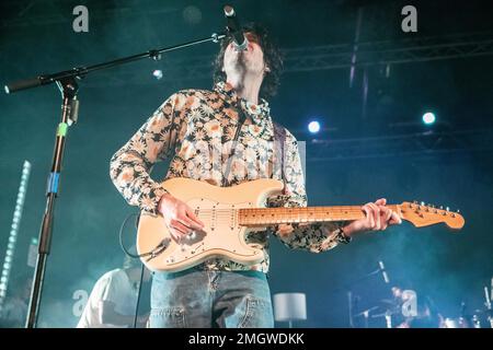 Mailand Italien. 25. Januar 2023 Die amerikanische Band WALLOWS tritt live auf der Bühne des Magazzini Generali während der „Tell me that IT's over Tour“ auf. Stockfoto