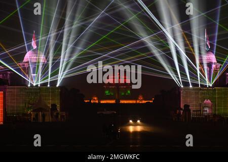 New Delhi, Delhi, Indien. 26. Januar 2023. Der Präsidentenpalast oder Rashtrapati Bhawan wurde anlässlich des 74. Tages der Republik in Neu-Delhi beleuchtet. (Kreditbild: © Kabir Jhangiani/ZUMA Press Wire) NUR REDAKTIONELLE VERWENDUNG! Nicht für den kommerziellen GEBRAUCH! Stockfoto