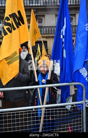 London, Großbritannien. 26. Januar 2023. Punjab, Sikh protestiert gegen Indien, die Modi-Regierung verletzt die Demokratie. Die Demonstration, die in Punjab stattfand, hat sich in Indien drei Jahrzehnte lang fortgesetzt: "Befreit die Sikhs". Sikhs aus Großbritannien werden sich in London außerhalb des indischen Hochkommissariats versammeln, um gegen Indiens fortdauernde willkürliche Inhaftierung verschiedener politischer Sikh-Häftlinge zu protestieren. Die Verletzung von Indiens Menschenrechten und Freiheit, TADA- und UAPA-Gesetz, die gegen keine Hindu gerichtet sind. Kredit: Siehe Li/Picture Capital/Alamy Live News Stockfoto