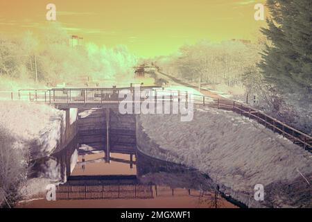 Infrarotbilder in Faux-Farben des Forth und des clyde-Kanals in Clydebank Stockfoto