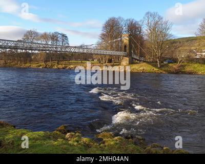 Gattonside Suspension Bridge, die Kettenbrücke, erbaut im Jahr 1826, um den Fluss Tweed zu überqueren, Melrose, schottische Grenzen, Schottland, Großbritannien Stockfoto