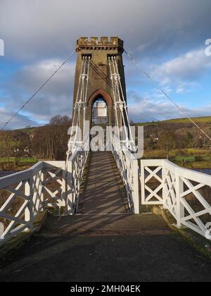 Gattonside Suspension Bridge, die Kettenbrücke, erbaut im Jahr 1826, um den Fluss Tweed zu überqueren, Melrose, schottische Grenzen, Schottland, Großbritannien Stockfoto