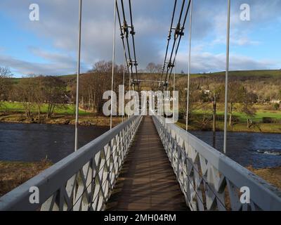 Gattonside Suspension Bridge, die Kettenbrücke, erbaut im Jahr 1826, um den Fluss Tweed zu überqueren, Melrose, schottische Grenzen, Schottland, Großbritannien Stockfoto