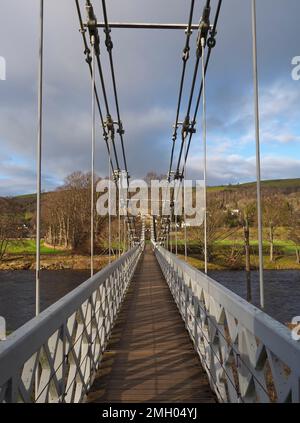 Gattonside Suspension Bridge, die Kettenbrücke, erbaut im Jahr 1826, um den Fluss Tweed zu überqueren, Melrose, schottische Grenzen, Schottland, Großbritannien Stockfoto