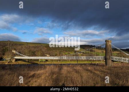 Gattonside Suspension Bridge, die Kettenbrücke, erbaut im Jahr 1826, um den Fluss Tweed zu überqueren, Melrose, schottische Grenzen, Schottland, Großbritannien Stockfoto