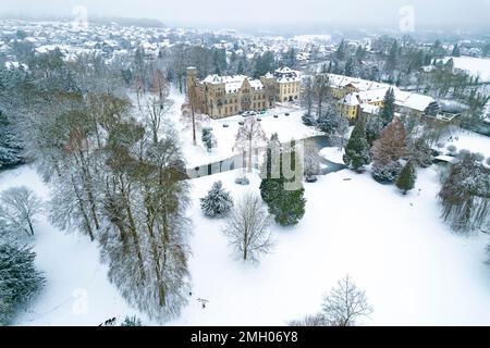 Schloss Herdringen im Schnee von oben gesehen, Herdringen, Arnsberg, Hochsauerlandkreis, Nordrhein-Westfalen | Schloss Herdringen im Schnee gesehen fr Stockfoto