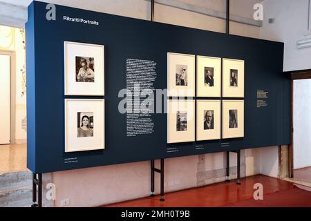 Venedig, Italien. 26. Januar 2023. Das Palazzo Grimani Museum präsentiert die Ausstellung Inge Morath. Fotografie ab Venedig, kuratiert von Kurt Kaindle und Brigitte Blüml, zusammen mit Valeria finocchi, gefördert von der Direktion der Regionalmuseen Veneto und Suazes, in Zusammenarbeit mit Fotohof, Salzburg und mit der Schirmherrschaft und Unterstützung des Österreichischen Kulturforums Milanoprogettata. Kredit: Unabhängige Fotoagentur/Alamy Live News Stockfoto