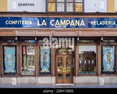 Vordereingang zu La Campana, der berühmtesten Pasteleria in Sevilla, Andalusien, Spanien Stockfoto