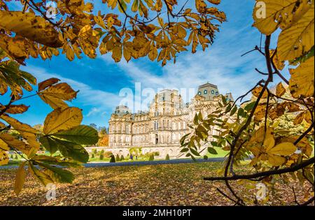 Das Bowes Museum, Barnard Castle, Teesdale im Herbst Stockfoto