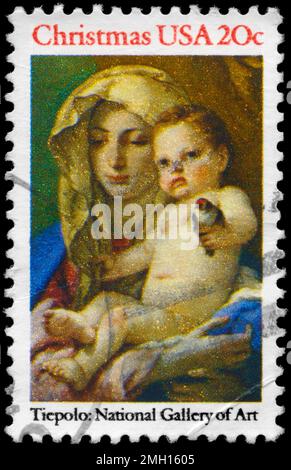 USA - CIRCA 1982: Ein in den USA gedruckter Stempel zeigt die Madonna und das Kind von Giovanni Battista Tiepolo (1696-1770), National Gallery of Art, circa 1982 Stockfoto