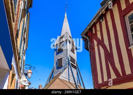 Normandie, Frankreich. Glockenturm der Kirche St. Katharina in Honfleur. Stockfoto