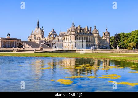 Chantilly, Frankreich. Blick vom Garten auf das Chateau de Chantilly. Stockfoto