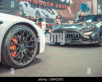 Bukarest, Rumänien - 10.07.2022: Zwei Mercedes-Benz AMG GT von Angesicht zu Angesicht. Stockfoto